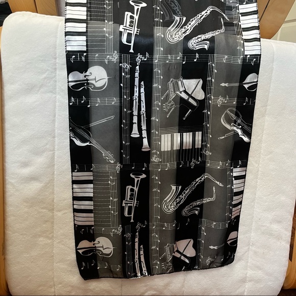 Satin musical scarf - Picture 2 of 7